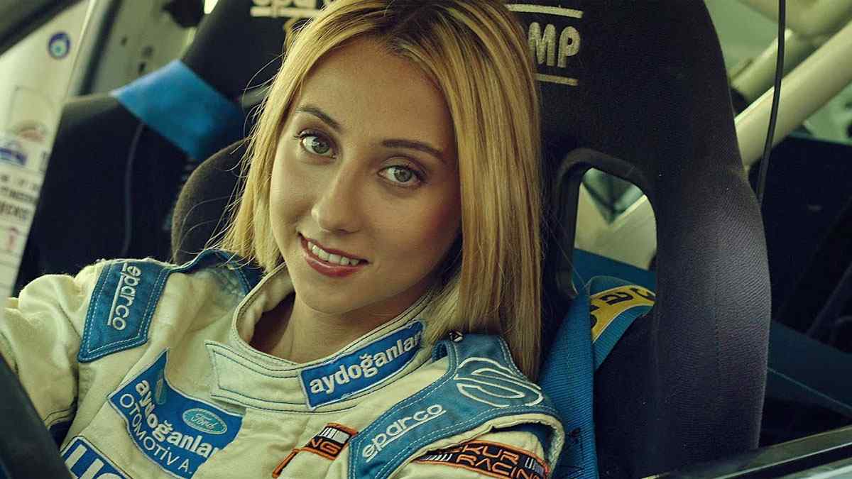 Ralli Şampiyonu Burcu Burkut Erenkul'dan Acemi Şoför Şakası