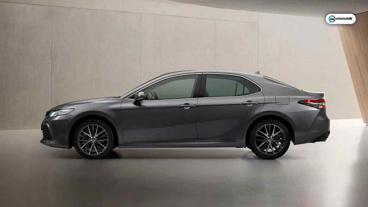 Makyajlı 2021 Toyota Camry Hybrid Fiyatı ve Özellikleri