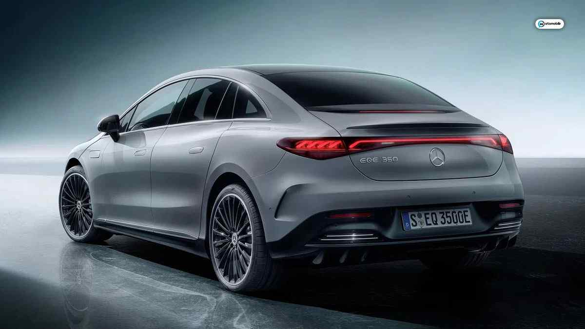 Elektrikli Mercedes EQE, 'Küçük EQS' Tanıtıldı