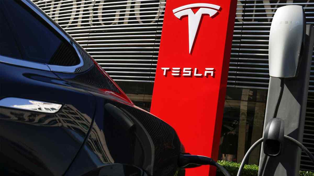 Çip krizi Tesla'yı da vurdu! Üretime ara veriyor