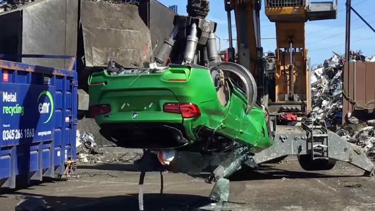 En Az Dört Arabadan Yapılan Özel BMW M3 Touring İngiltere Polisi Tarafından Ezildi