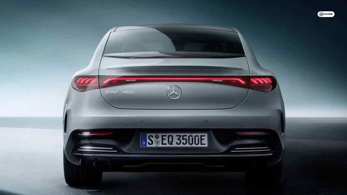 Elektrikli Mercedes EQE, 'Küçük EQS' Tanıtıldı
