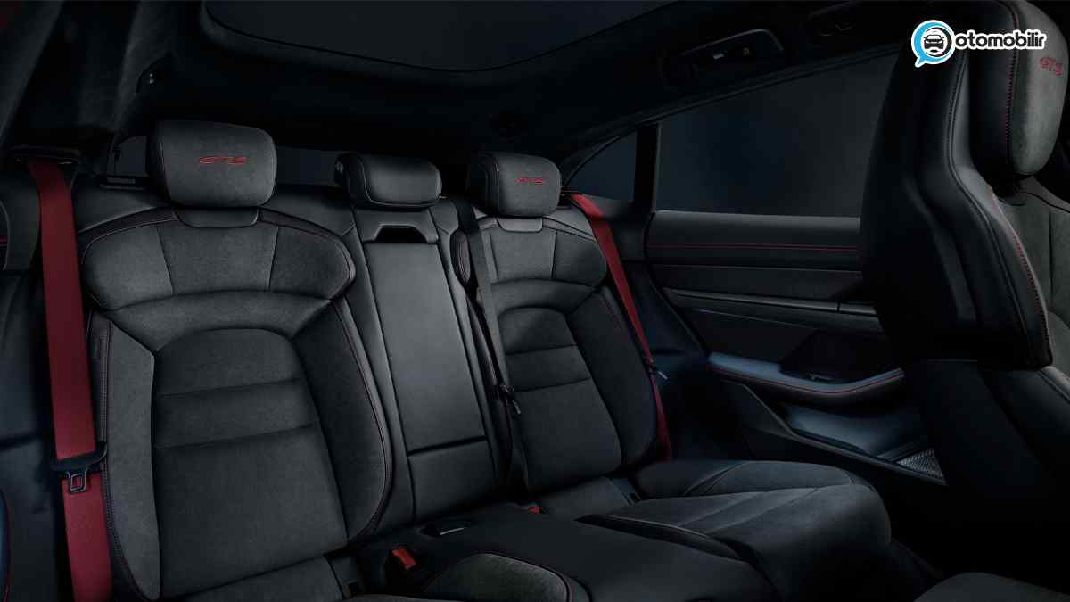 Porsche TAYCAN GTS Sport Turismo