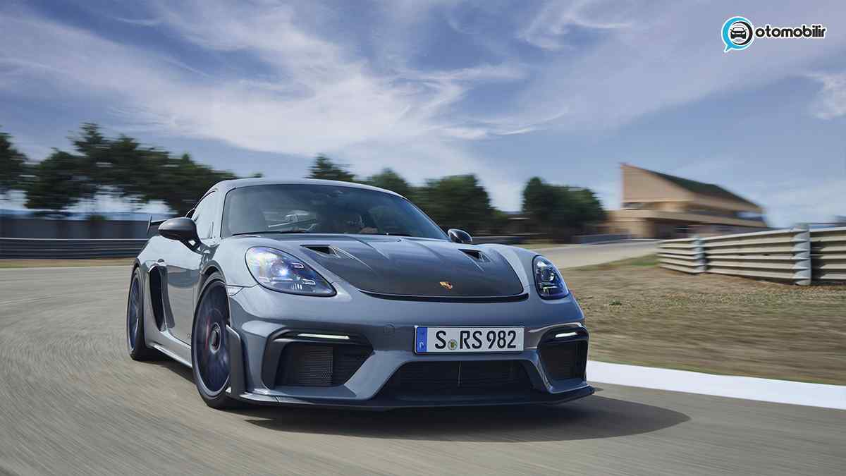 PORSCHE 718 CAYMAN GT4 RS