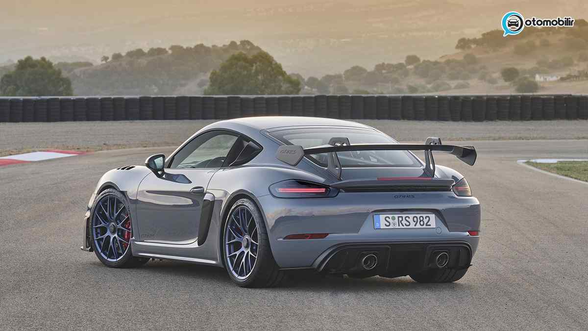 PORSCHE 718 CAYMAN GT4 RS
