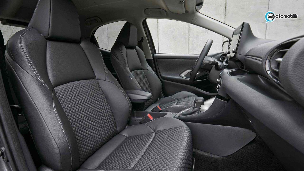 2022 MAZDA2