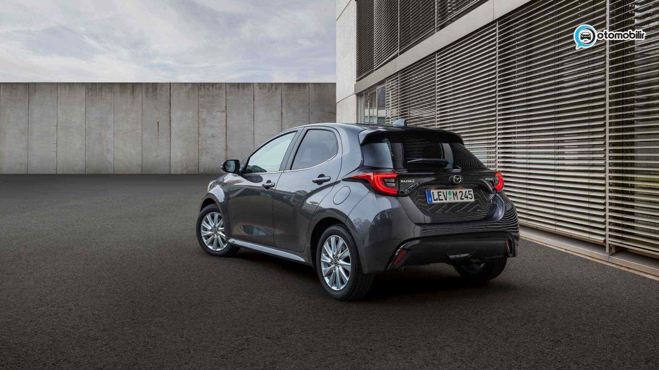 2022 MAZDA2
