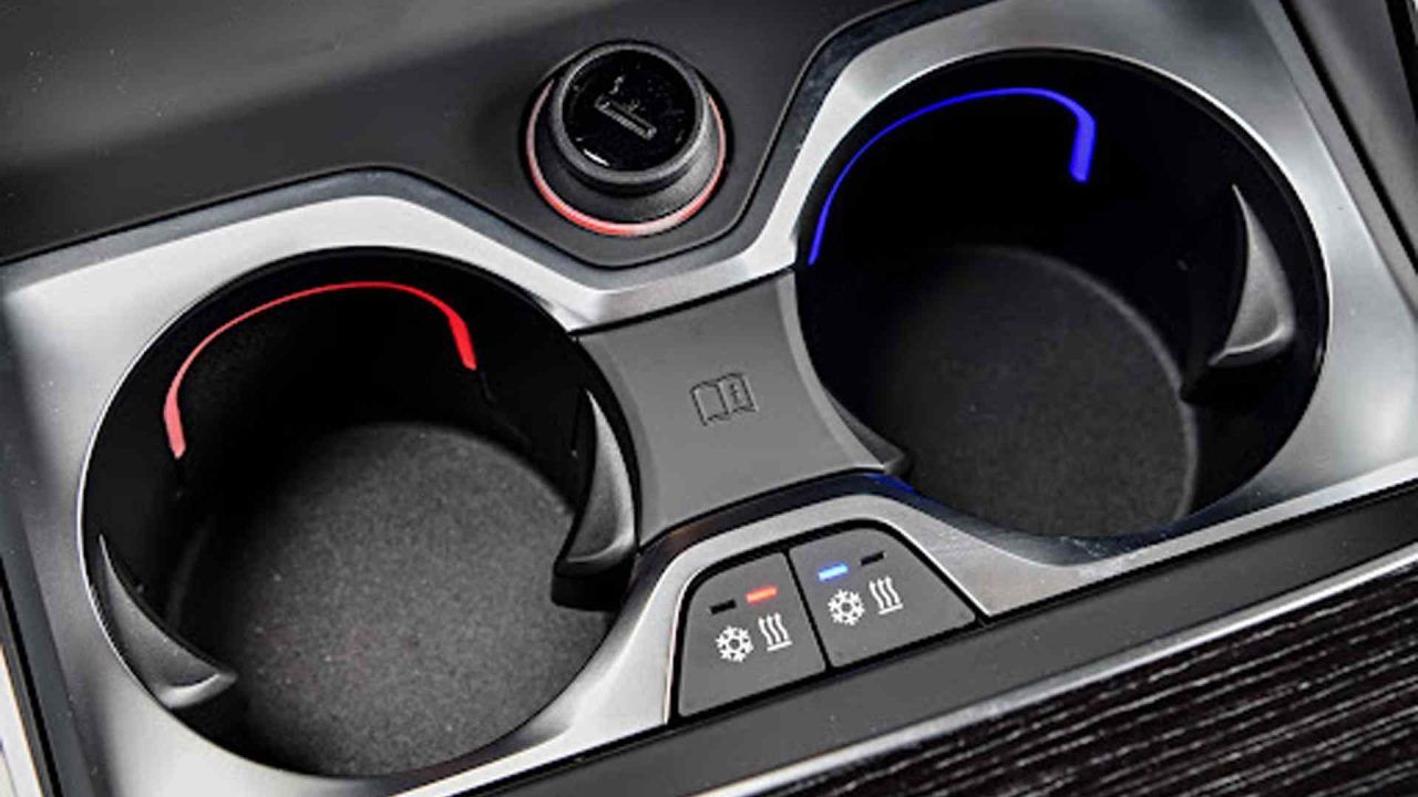 BMW, Otomobillerdeki Bardaklıklar Yüzünden Dava Edildi