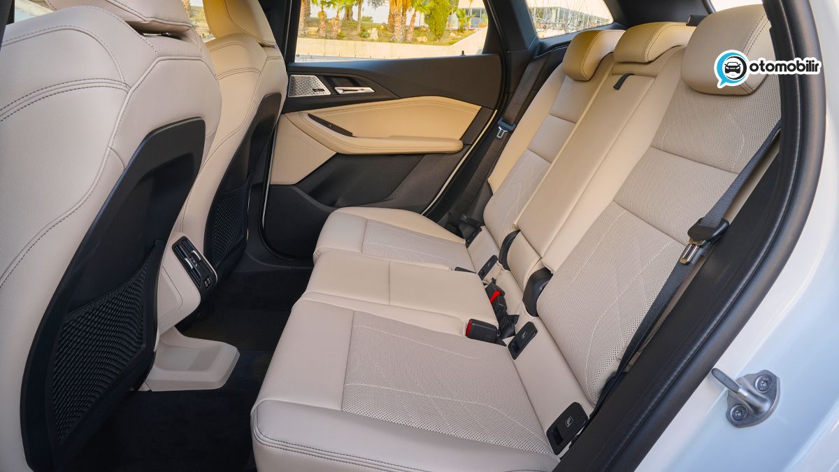 2022 BMW 2 Serisi Active Tourer arka koltuklar