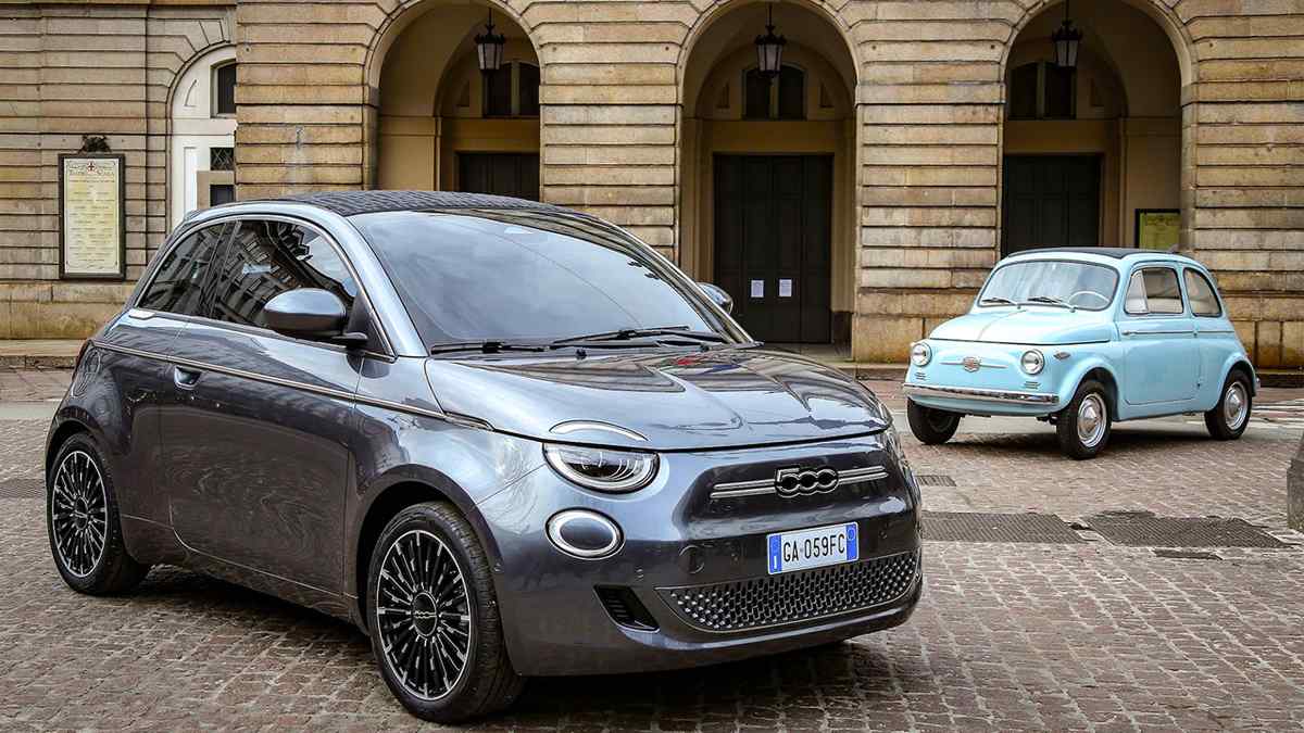 Fiat 500 İngiltere'de En İyi Şehir Otomobili Seçildi