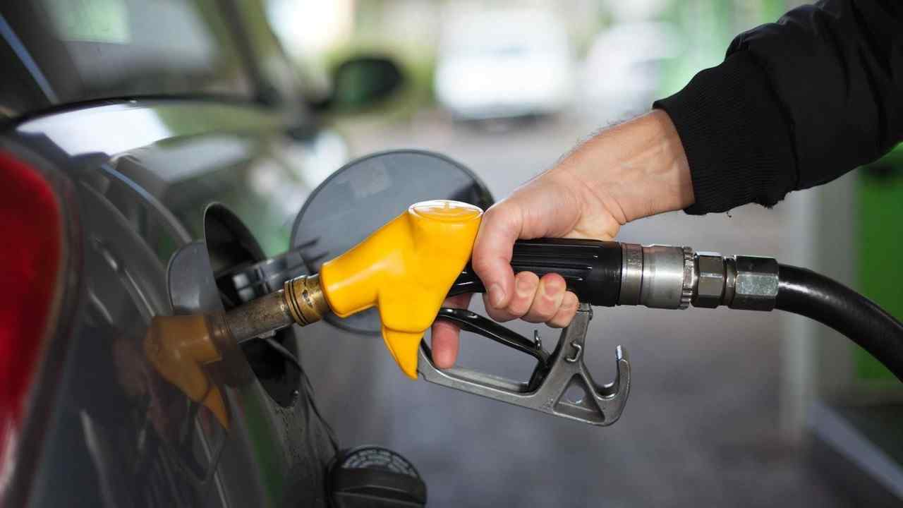 Benzine ve Motorine Yeni İndirim Bekleniyor