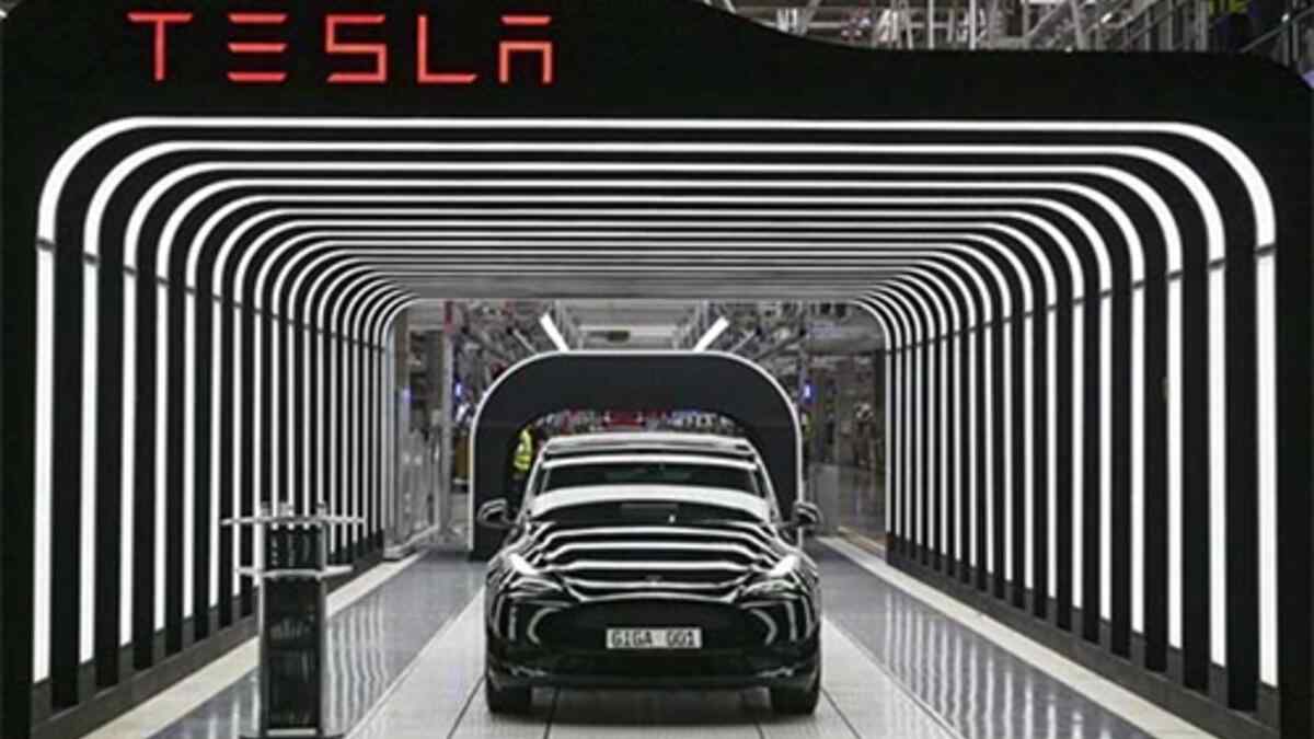 Tesla Avrupa'daki İlk Fabrikasını Almanya'da Açtı