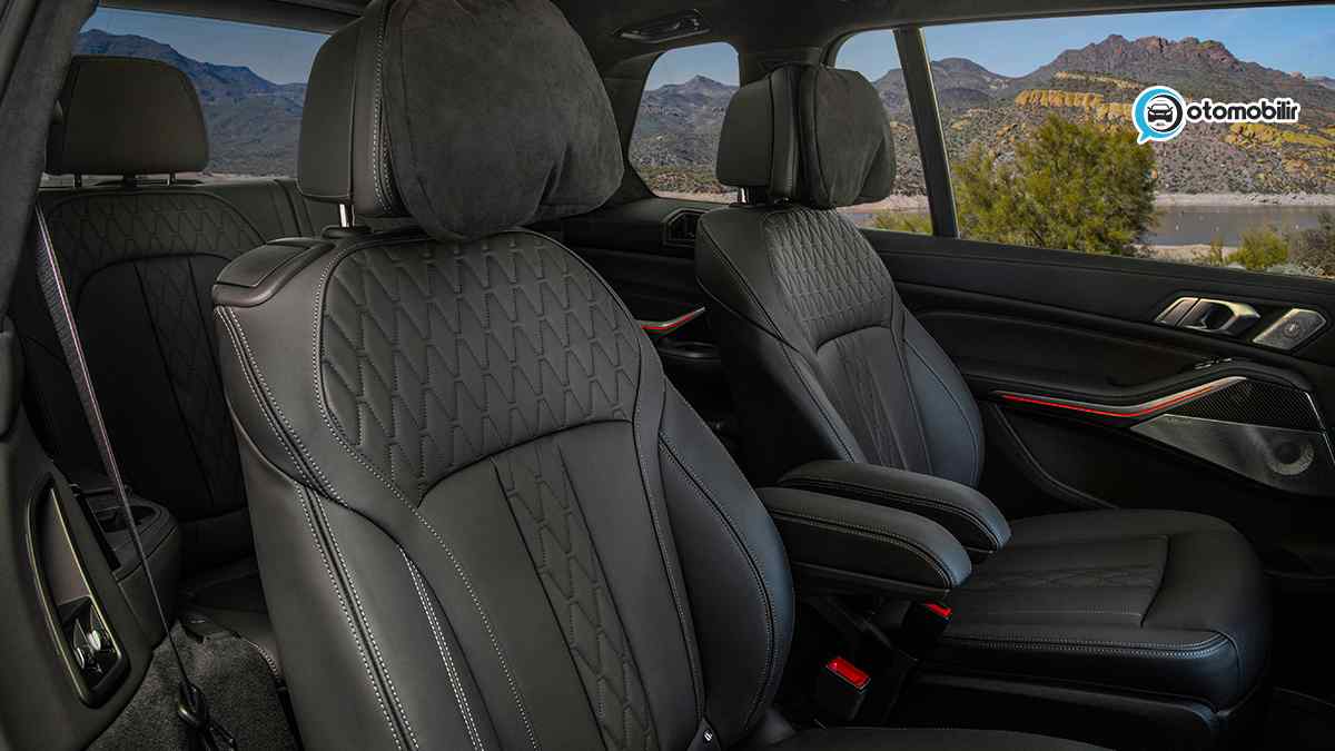 2023 BMW X7