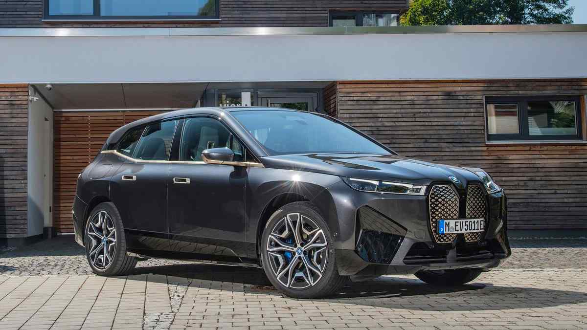 BMW iX