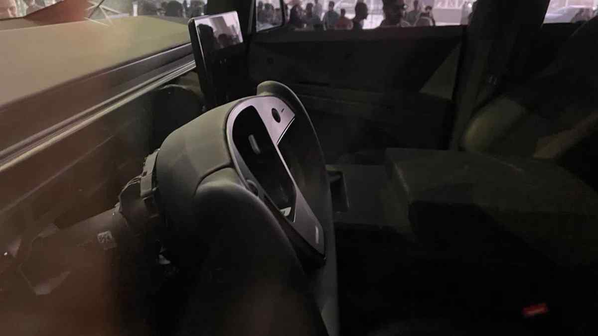 Yenilenen Tesla Cybertruck
