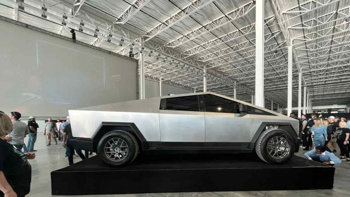 Yenilenen Tesla Cybertruck