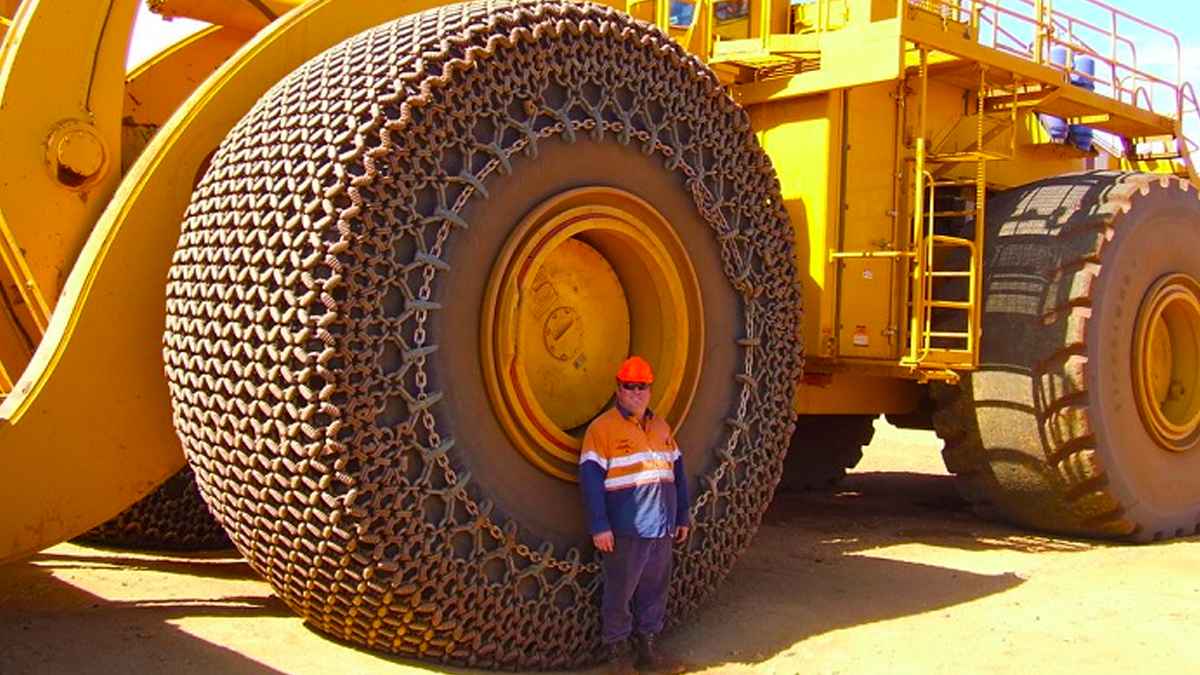 LeTourneau L-2350 ön yükleyici lastikleri