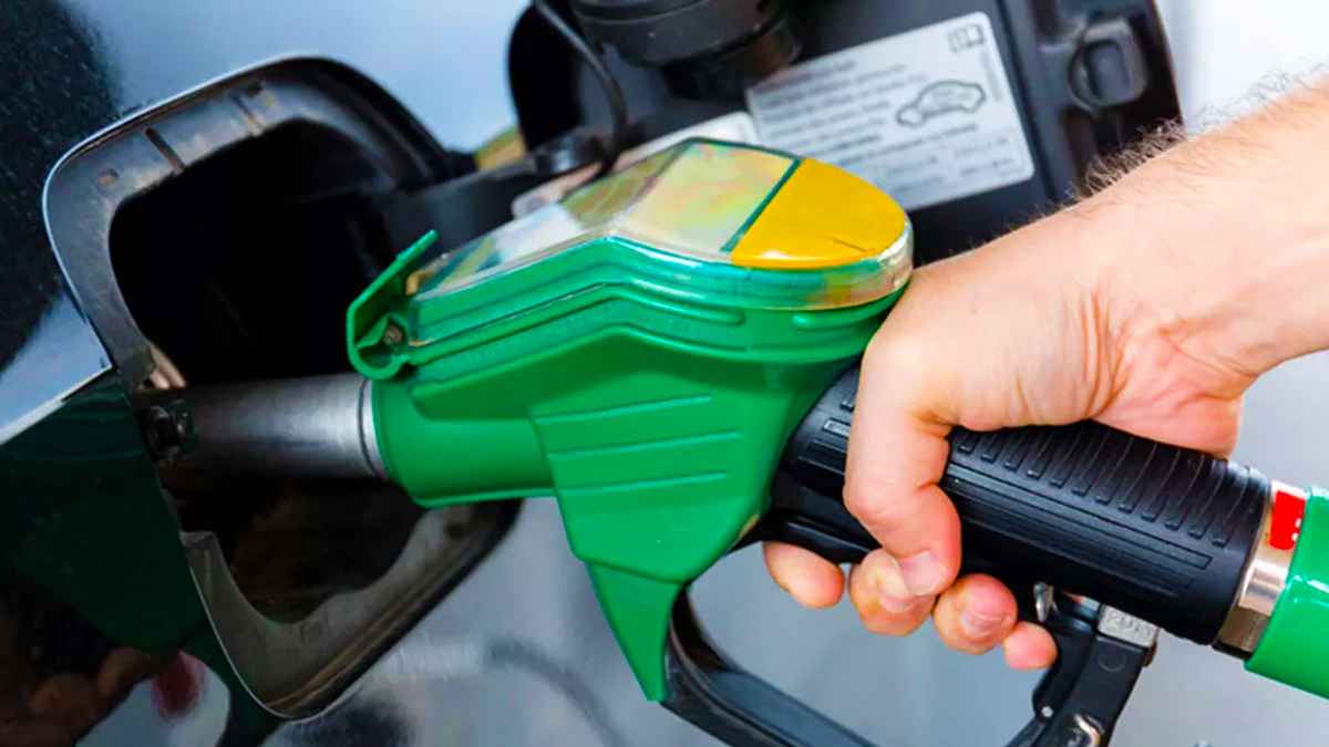 Benzin ve Motorine Bir Büyük Zam Daha Geliyor