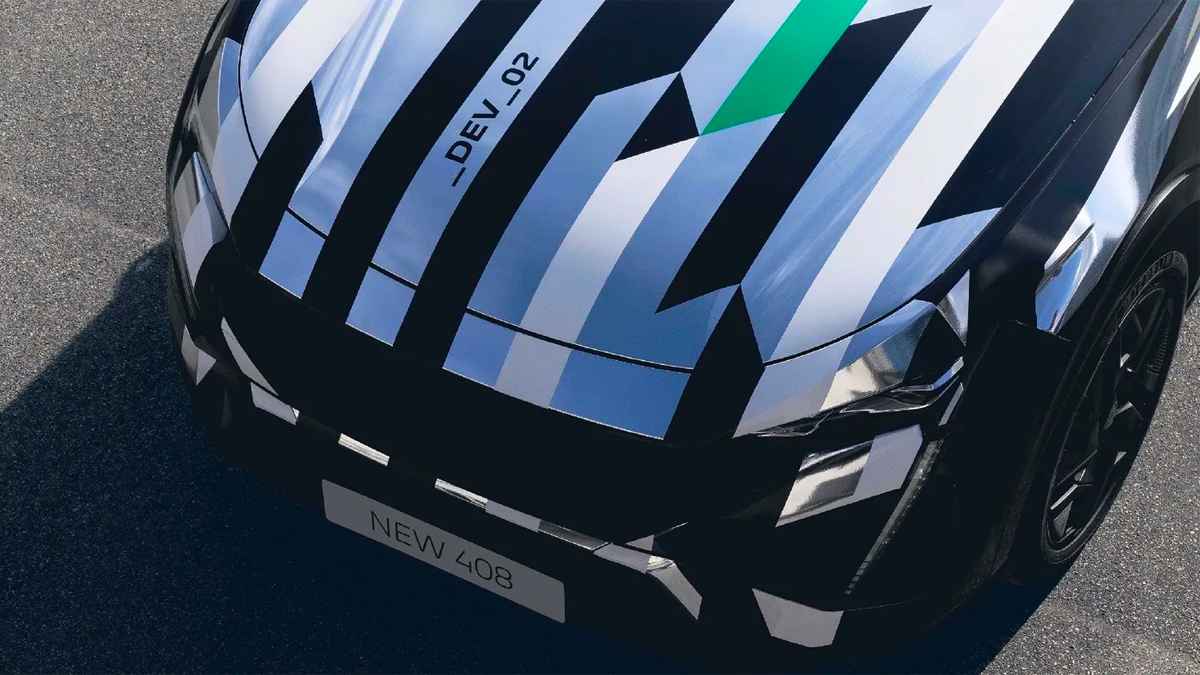 Peugeot 408'in Kamuflajlı İpucu Görselleri