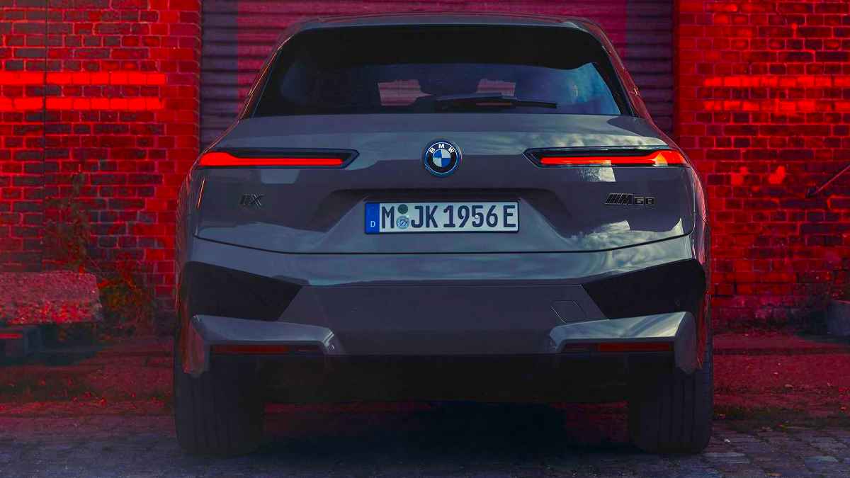 BMW'nin Yeni Siyah Logosu