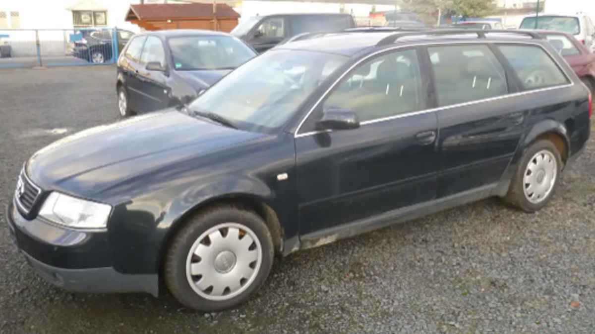 2000 model Audi A6 station wagon