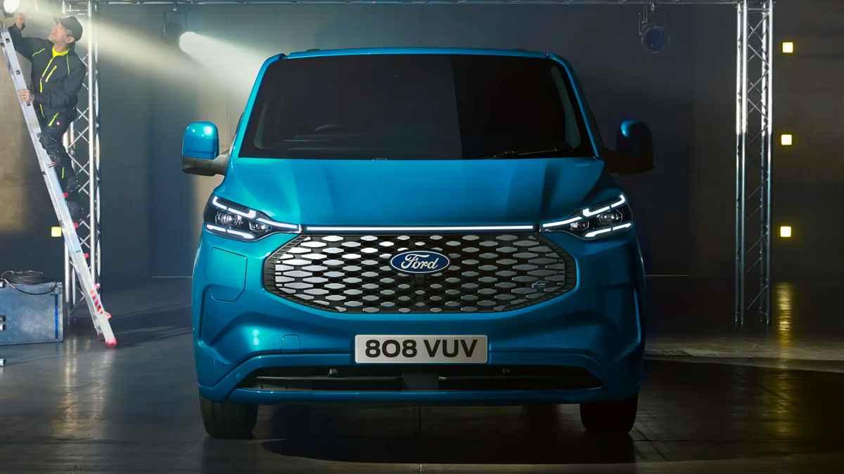 Elektrikli Ford E-Transit Custom