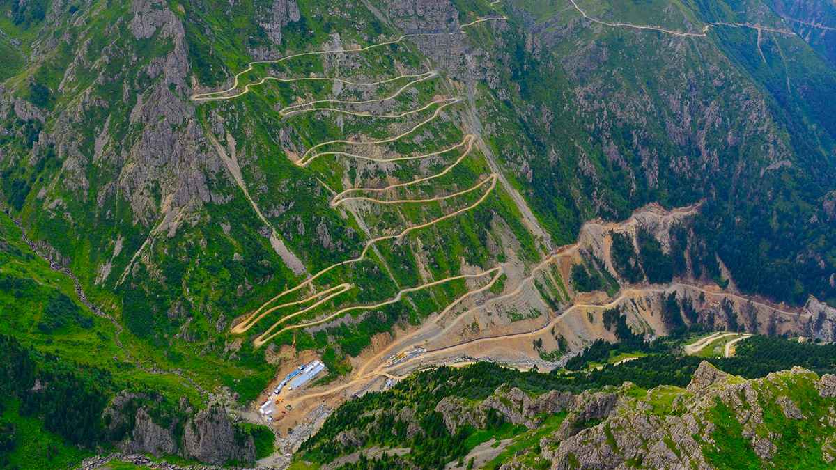 Bayburt-Trabzon Sınırı D-915 Yolu