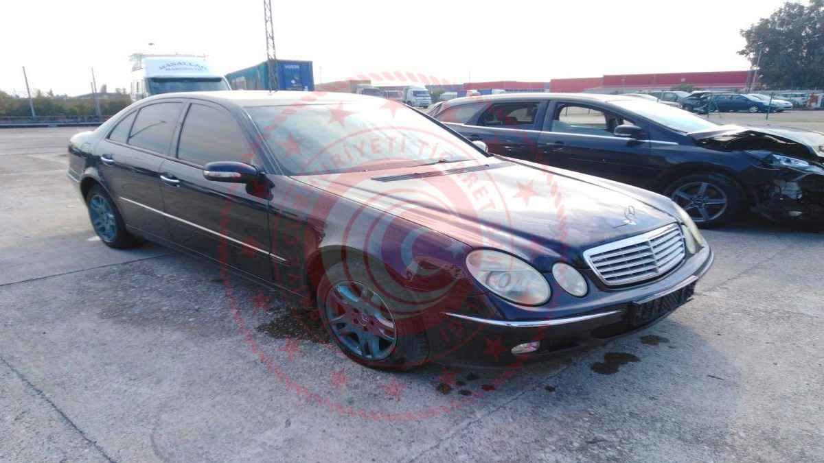 2004 Mercedes-Benz E320