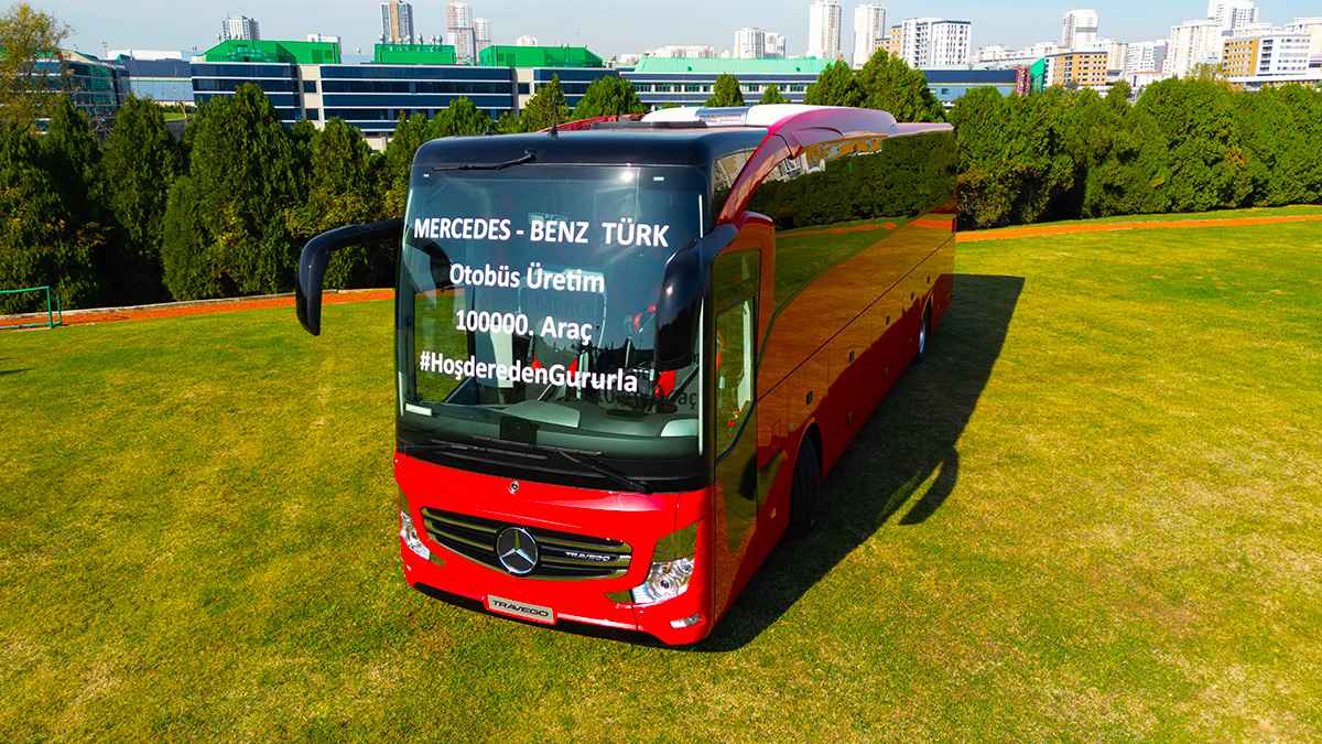 Mercedes-Benz Türk 100 Bininci Otobüsünü Banttan İndirdi