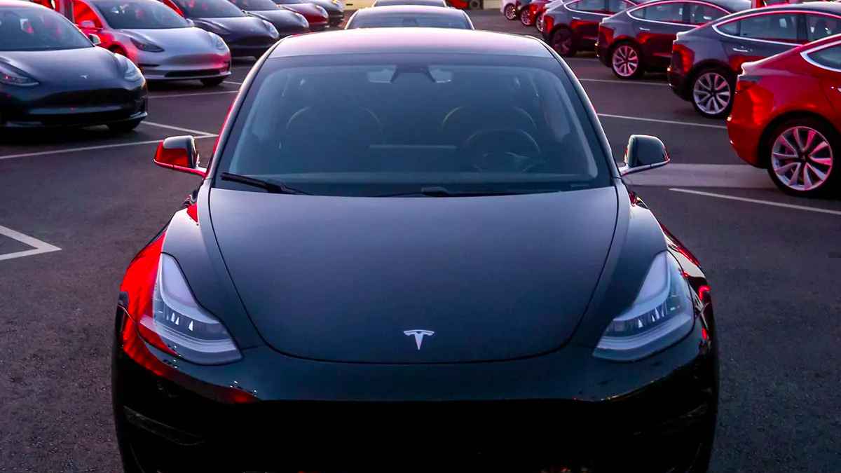 Tesla Binlerce Aracını Geri Çağırıyor