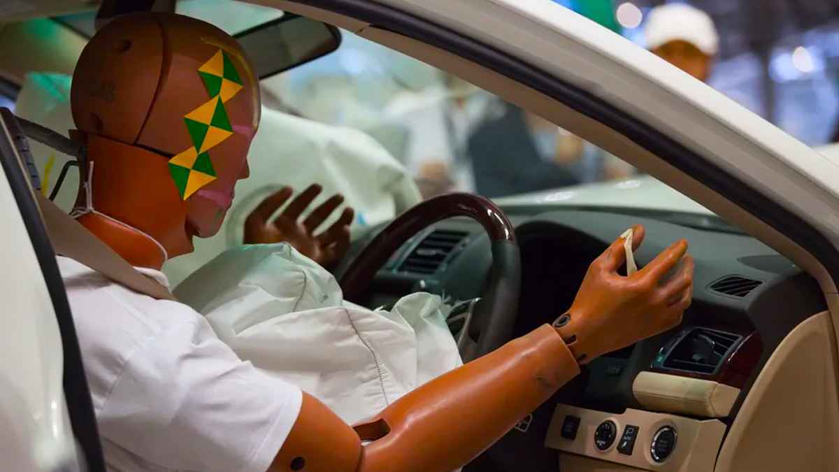 Dünyanın İlk Kadın Sürücü Çarpışma Mankeni Test Edildi