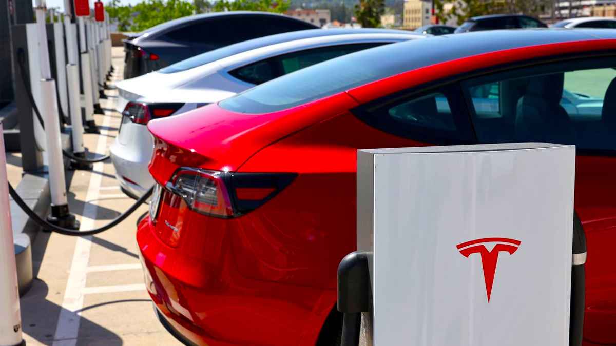 Elektrikli Araç Üreticisi Tesla'nın Hisseleri Düşmeye Devam Ediyor