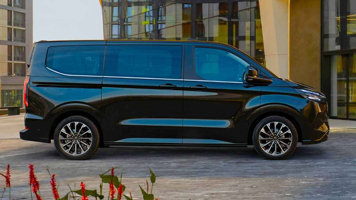 2023 Ford E-Tourneo Custom