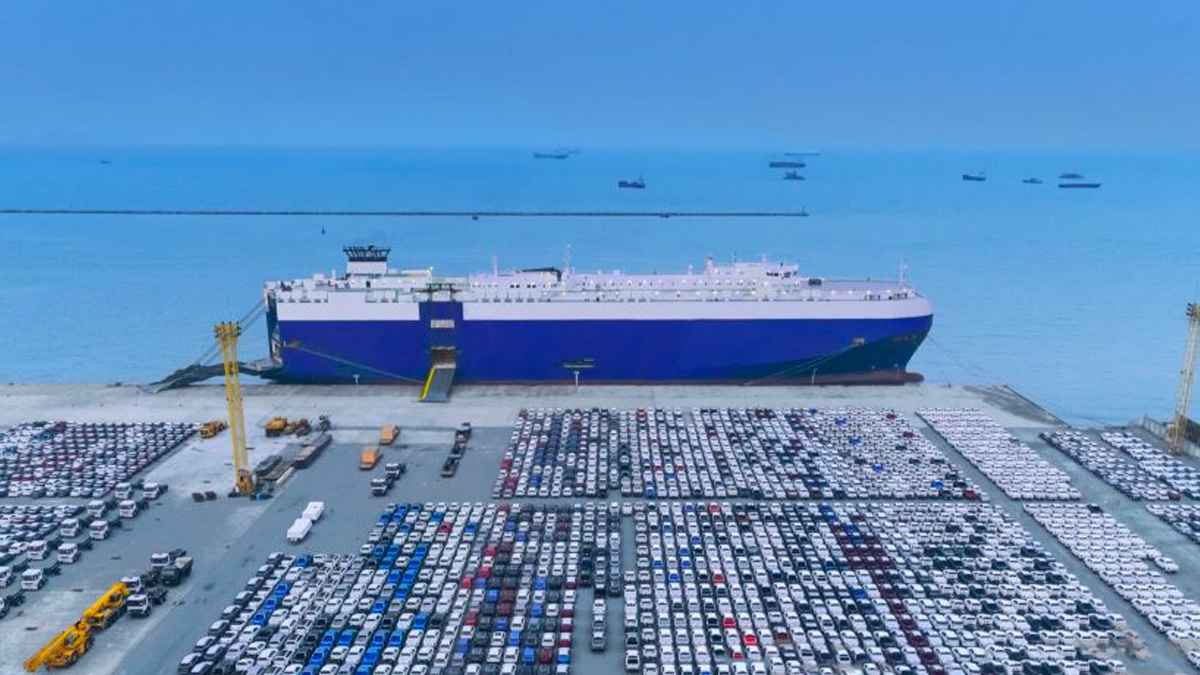 Türkiye'ye Gelen Otomobiller Daha Gemideyken Satıldı