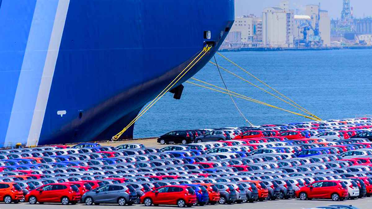 Türkiye'ye Gelen Otomobiller Daha Gemideyken Satıldı
