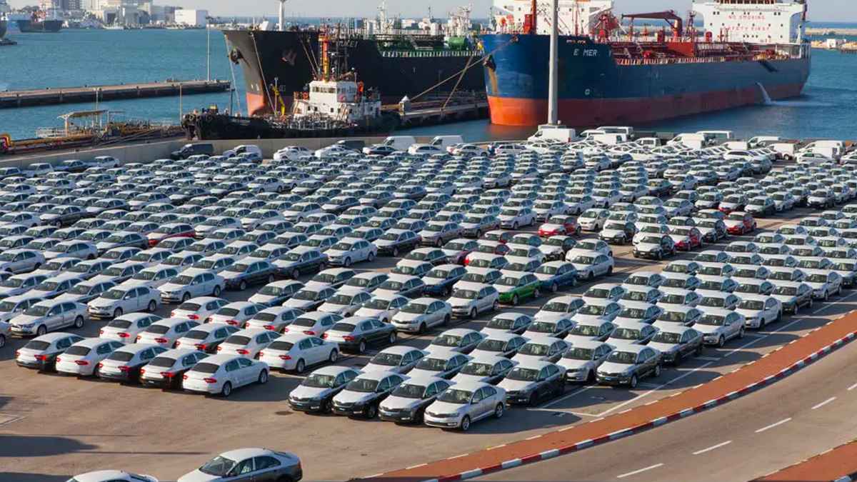 Türkiye'ye Gelen Otomobiller Daha Gemideyken Satıldı