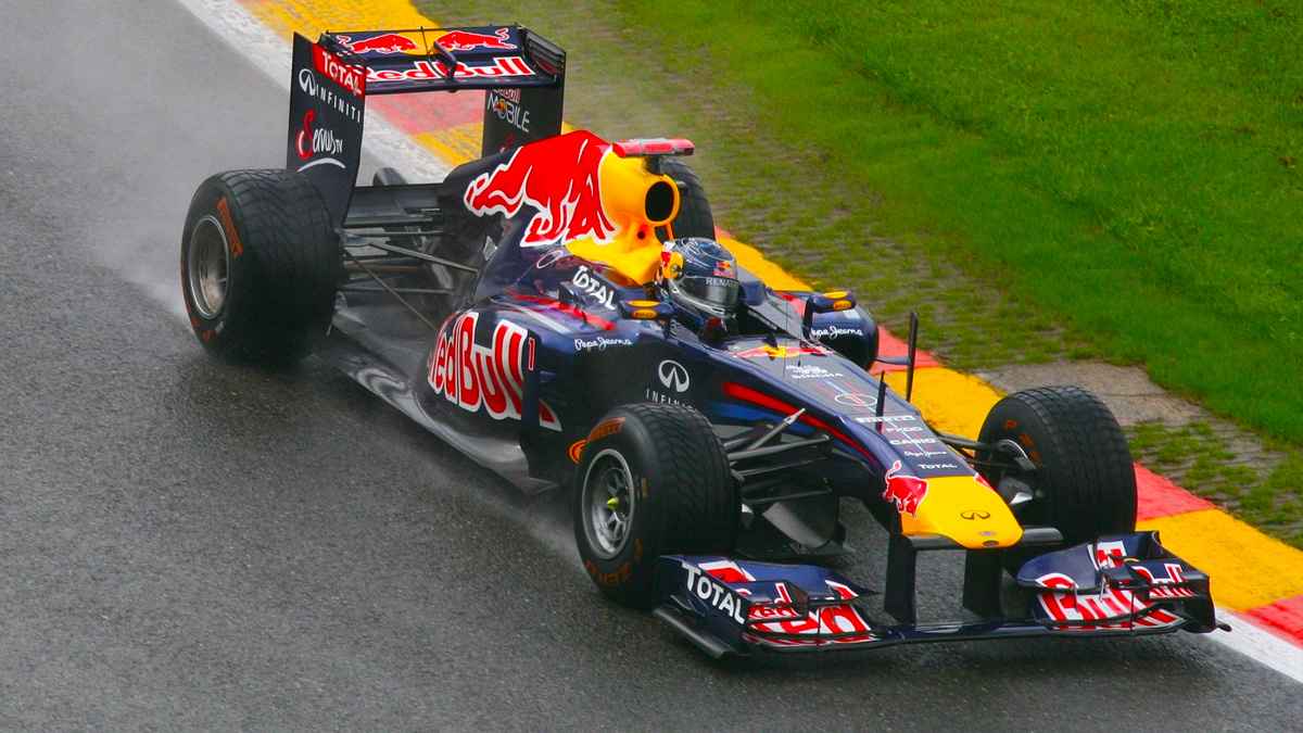 Formula 1 yarışlarında sarı ve kırmızı çizgili bayrak