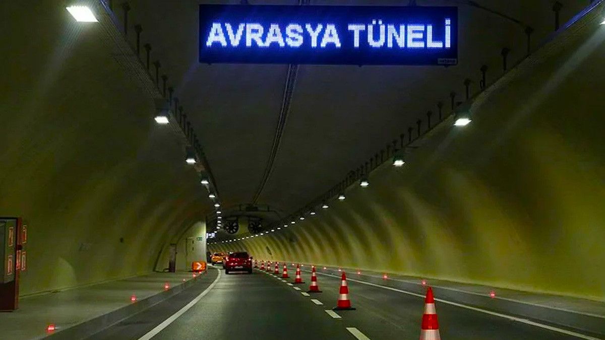 Avrasya Tüneli'nden geçen 100 milyonuncu araca ödül