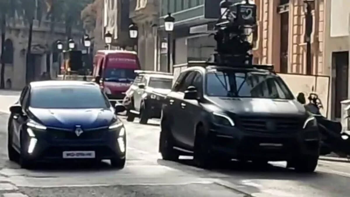 Makyajlı 2024 Renault Clio Yüzünü Gösterdi