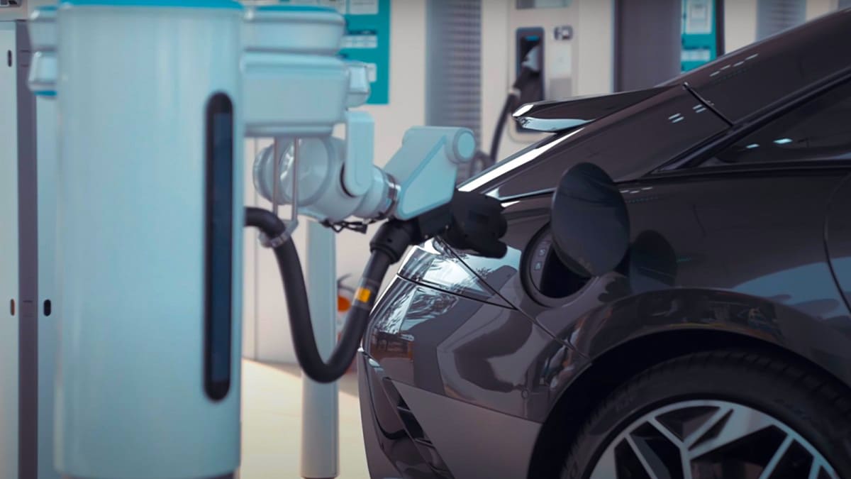 Hyundai'den Elektrikli Araçlar İçin Şarj Robotu