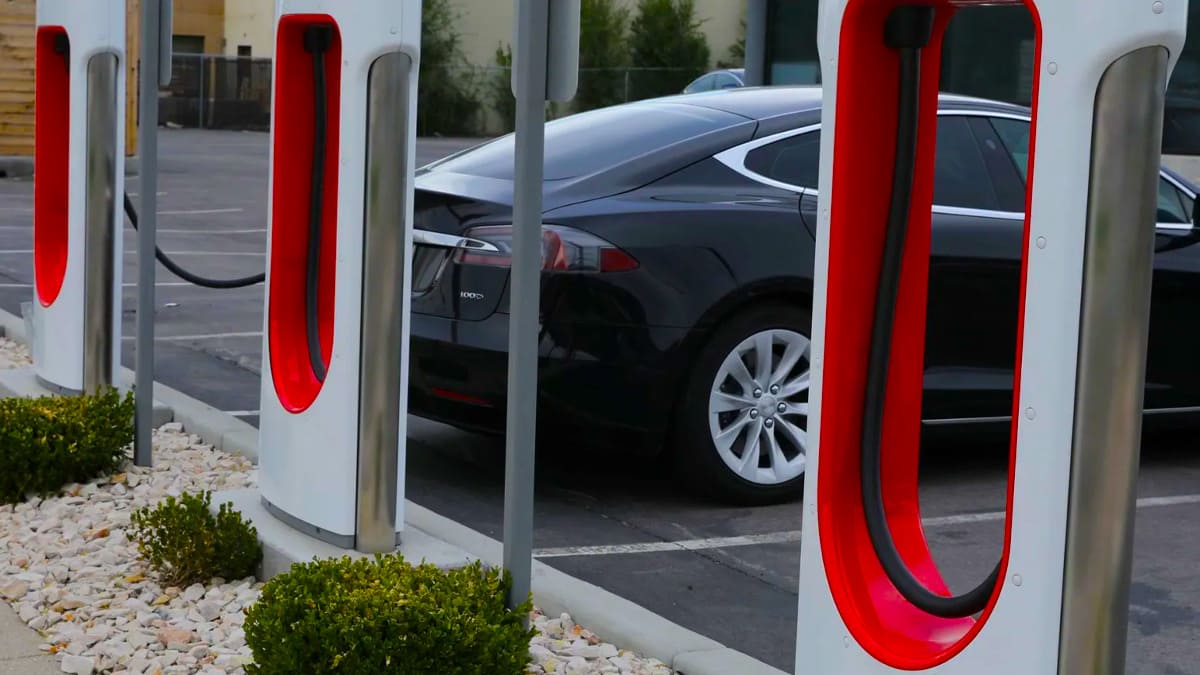 Tesla'ya Şarj Ağı İşletmeci Lisansı Verildi