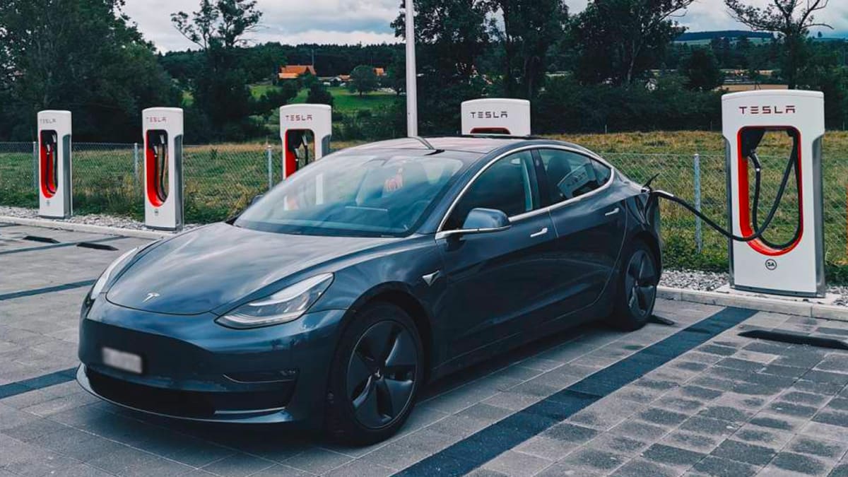 Tesla, Otomobil Fiyatlarını Yükseltti