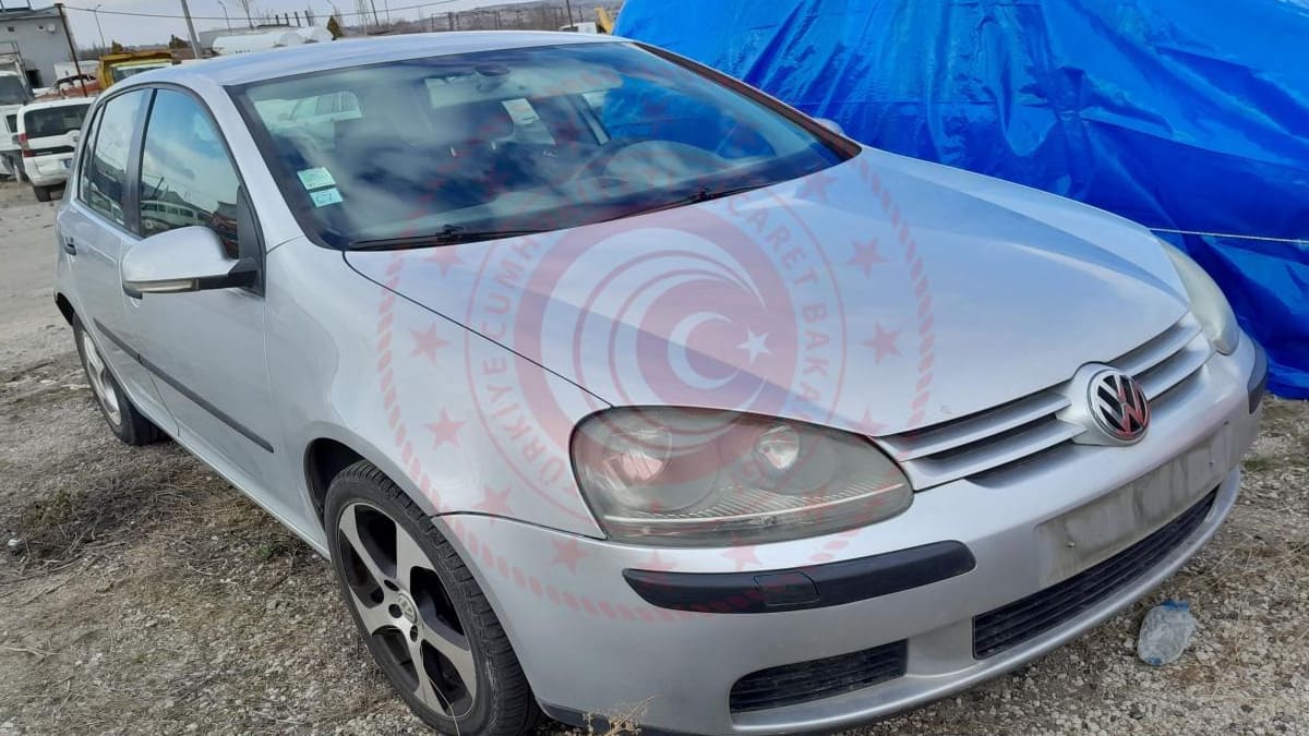 2004 VOLKSWAGEN GOLF