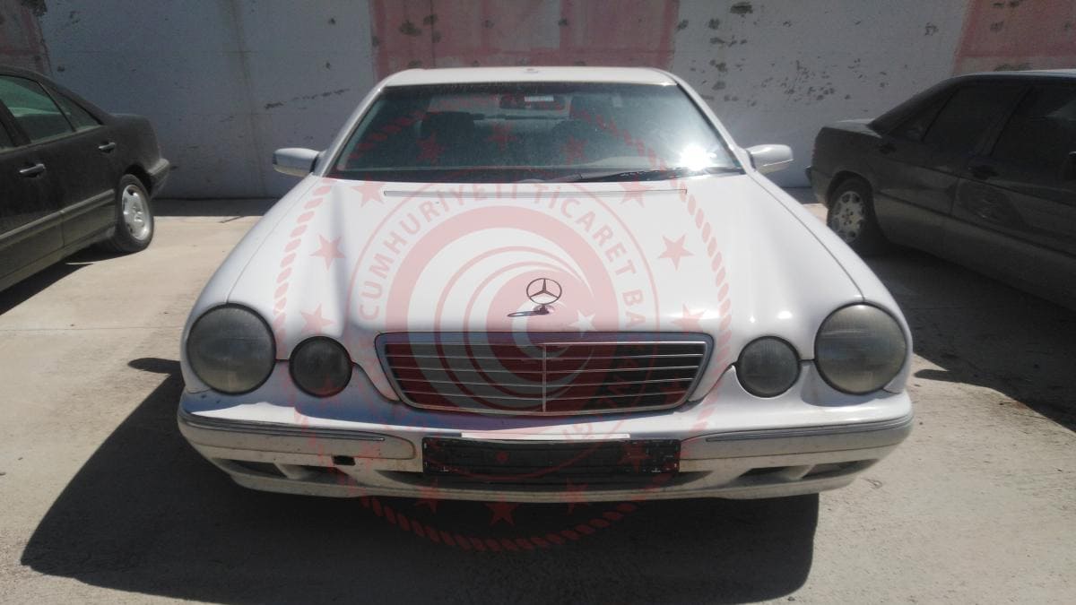 2000 MERCEDES - BENZ E 200