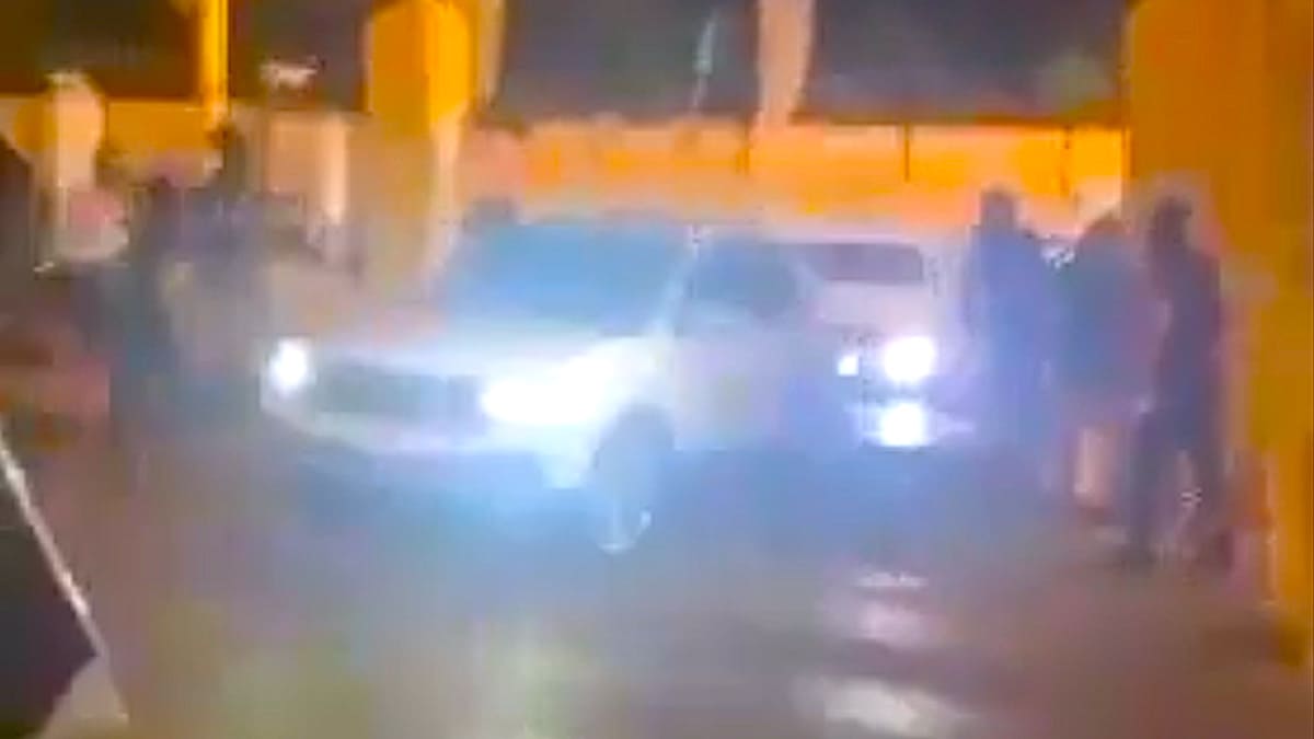 Marsilya'da Araba Bayisi Yağmalandı