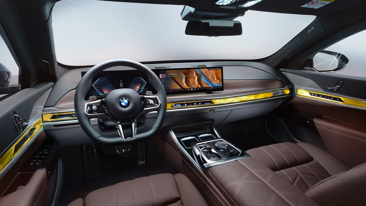 BMW'nin Elektrikli Zırhlı Arabası