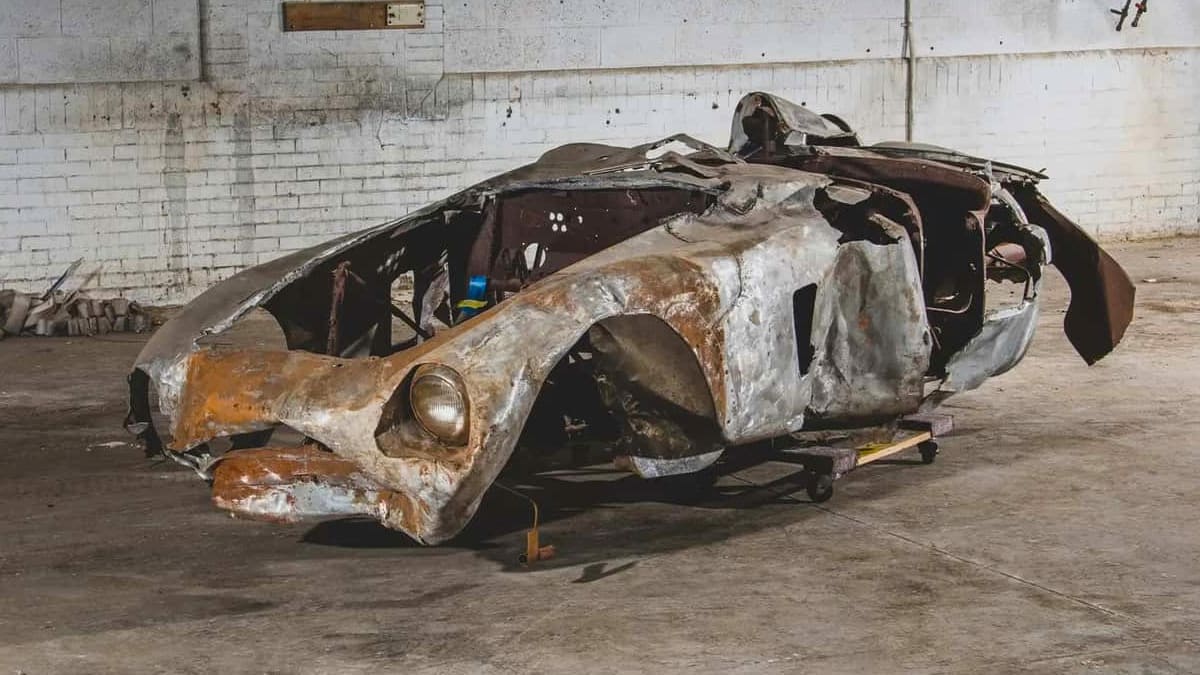 Hurda Ferrari, Açık Artırmada Satıldı!