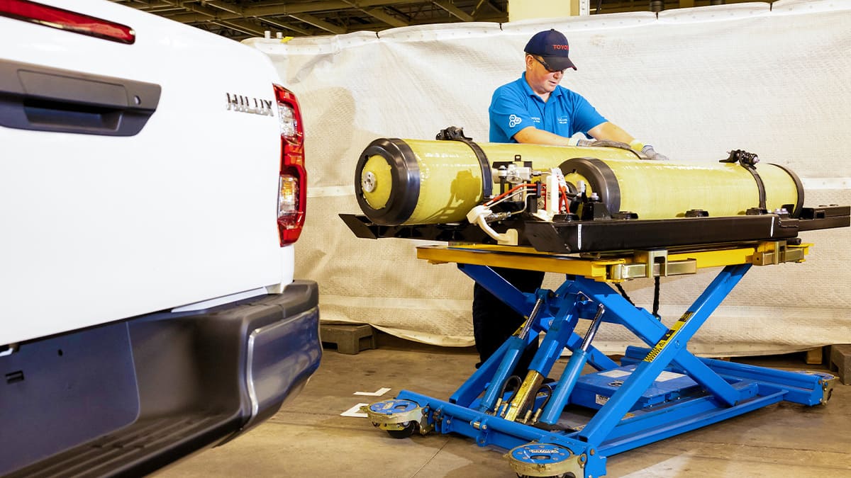 Toyota, hidrojen yakıt hücreli Hilux prototipini tanıttı