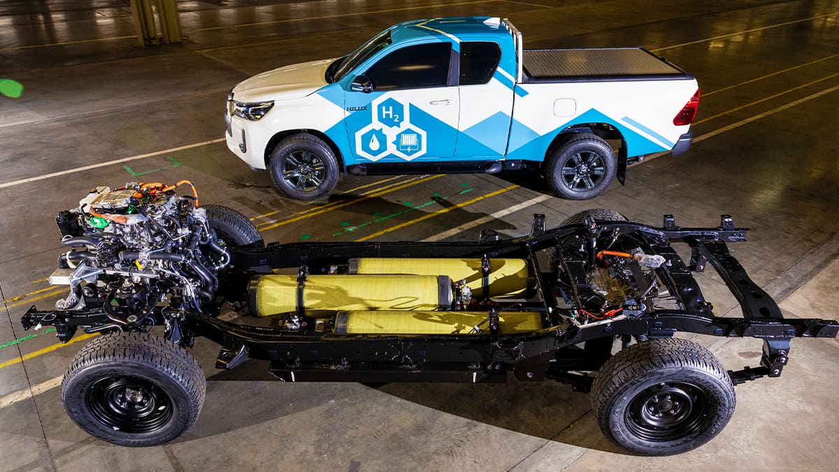 hidrojen yakıt hücreli Hilux prototipini tanıttı