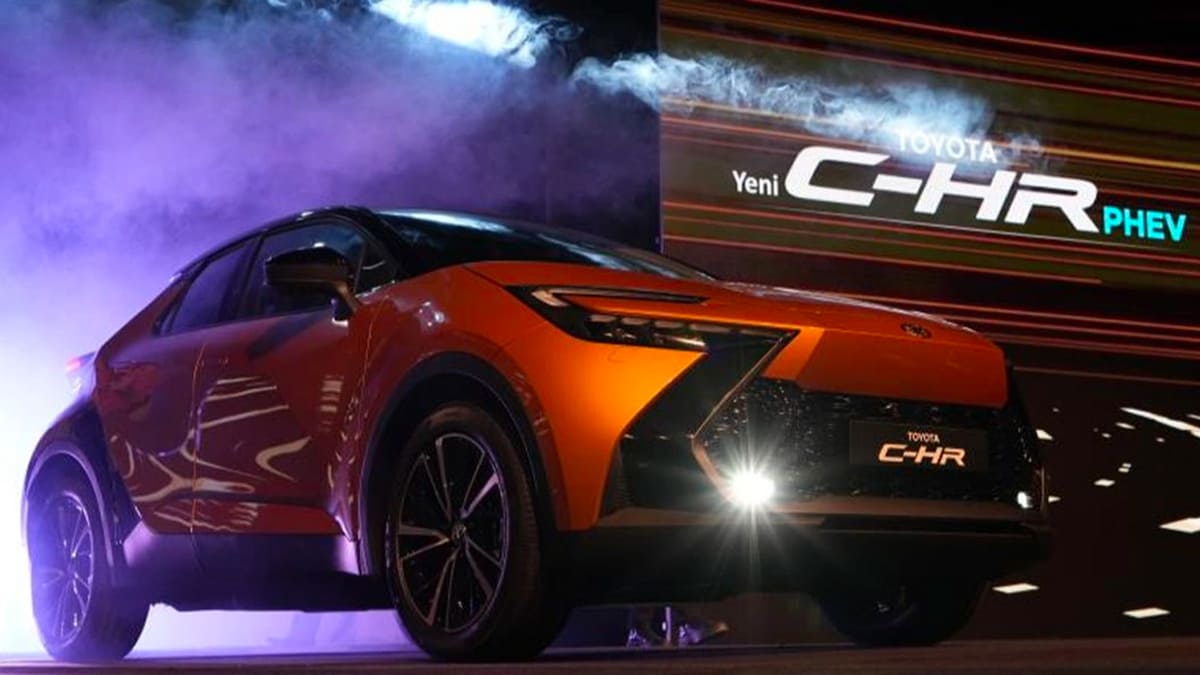 Türkiye'de Üretilen İlk PHEV Otomobil: Yeni C-HR Üretim Hattından Çıktı